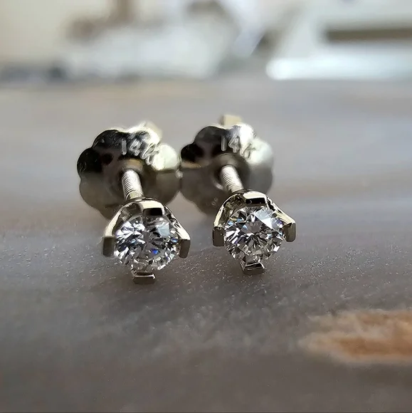 Genuine diamond stud earrings in 14k white gold. - Picture 2 of 6